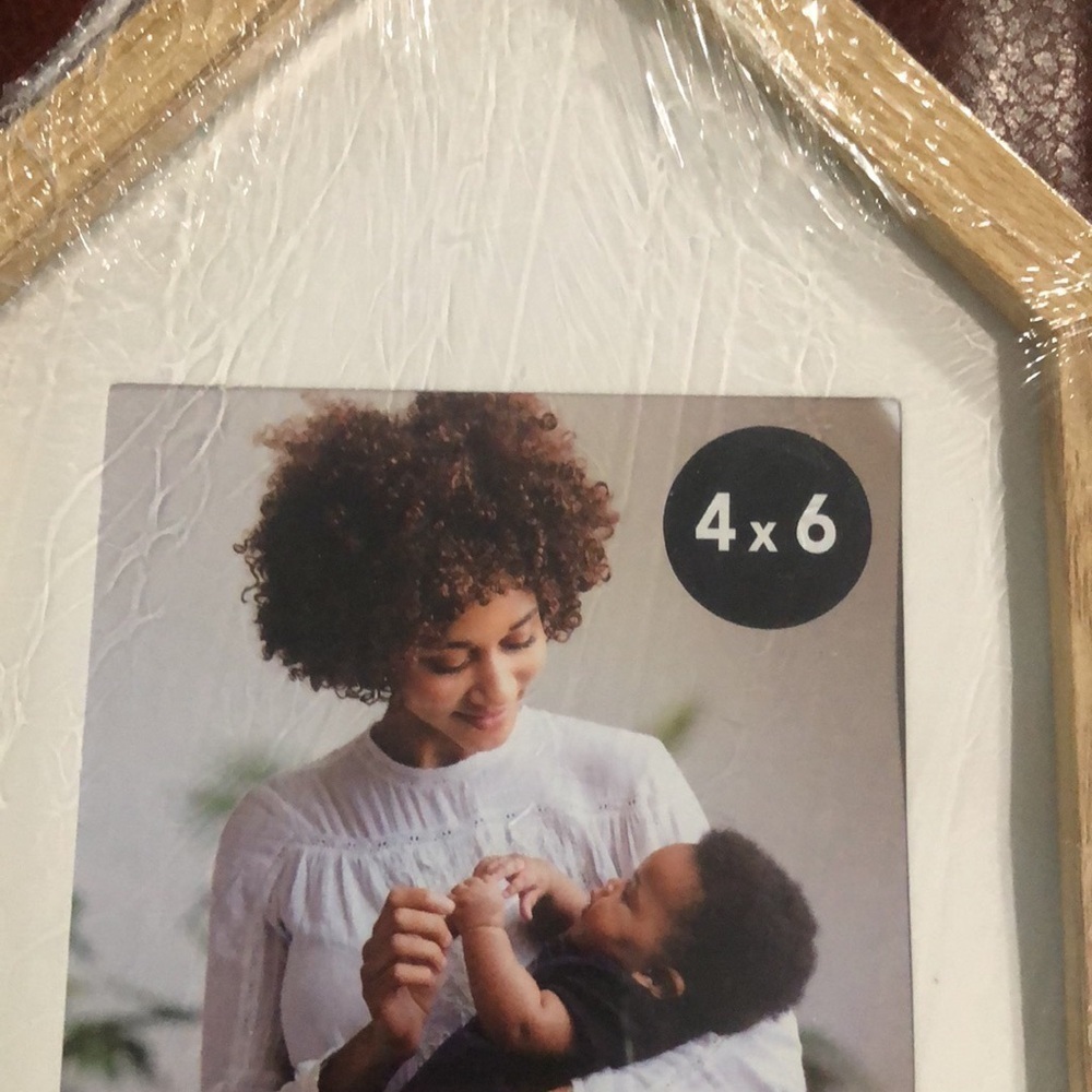 Special Moments glass pane house shape wooden picture frames size 4x6 in - Picture 4 of 7